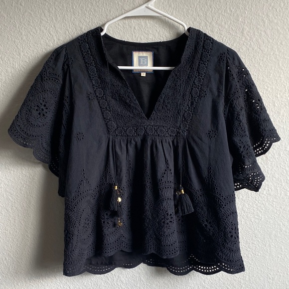 Elegant Black Blouse - Picture 1 of 11